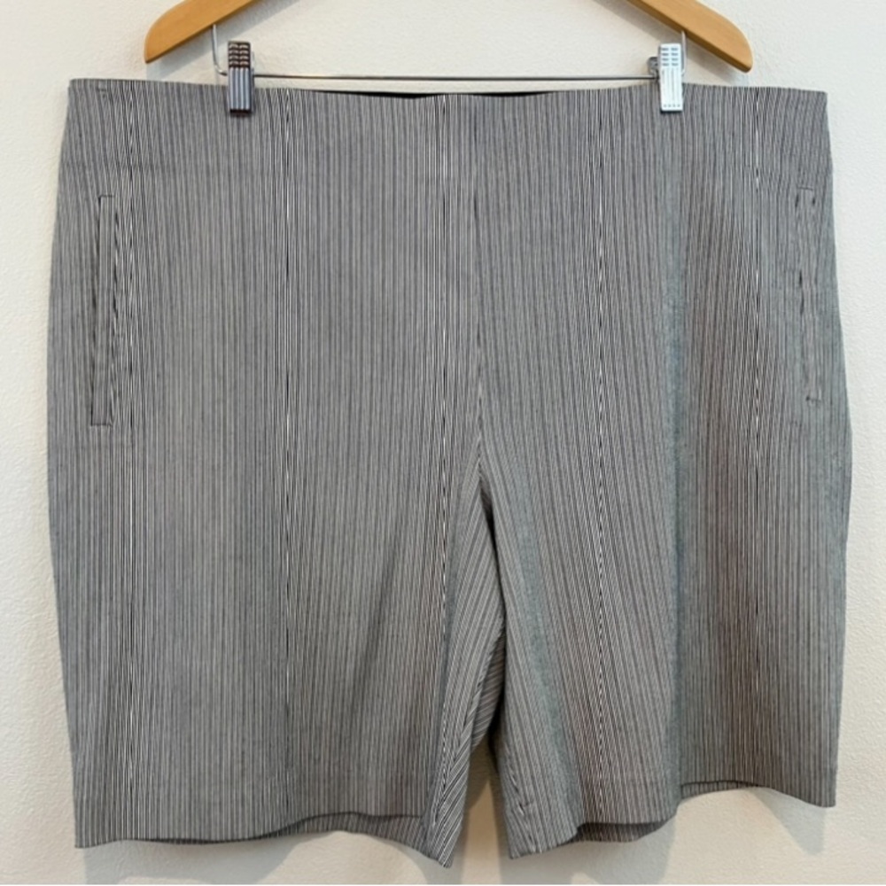 Simply Vera | Pin Striped High Stretch Shorts